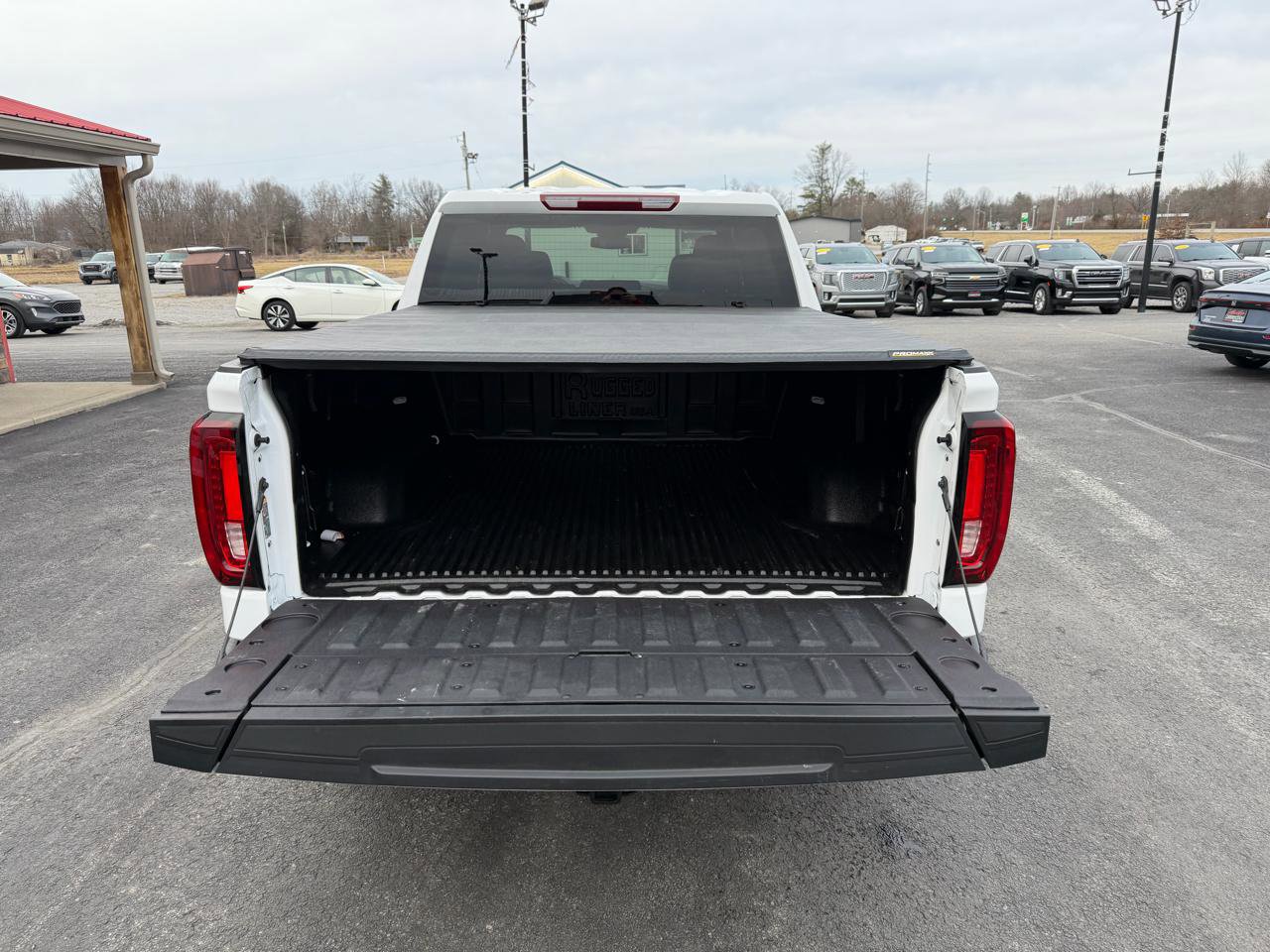 Used 2026 GMC Sierra 1500 SLT image 7