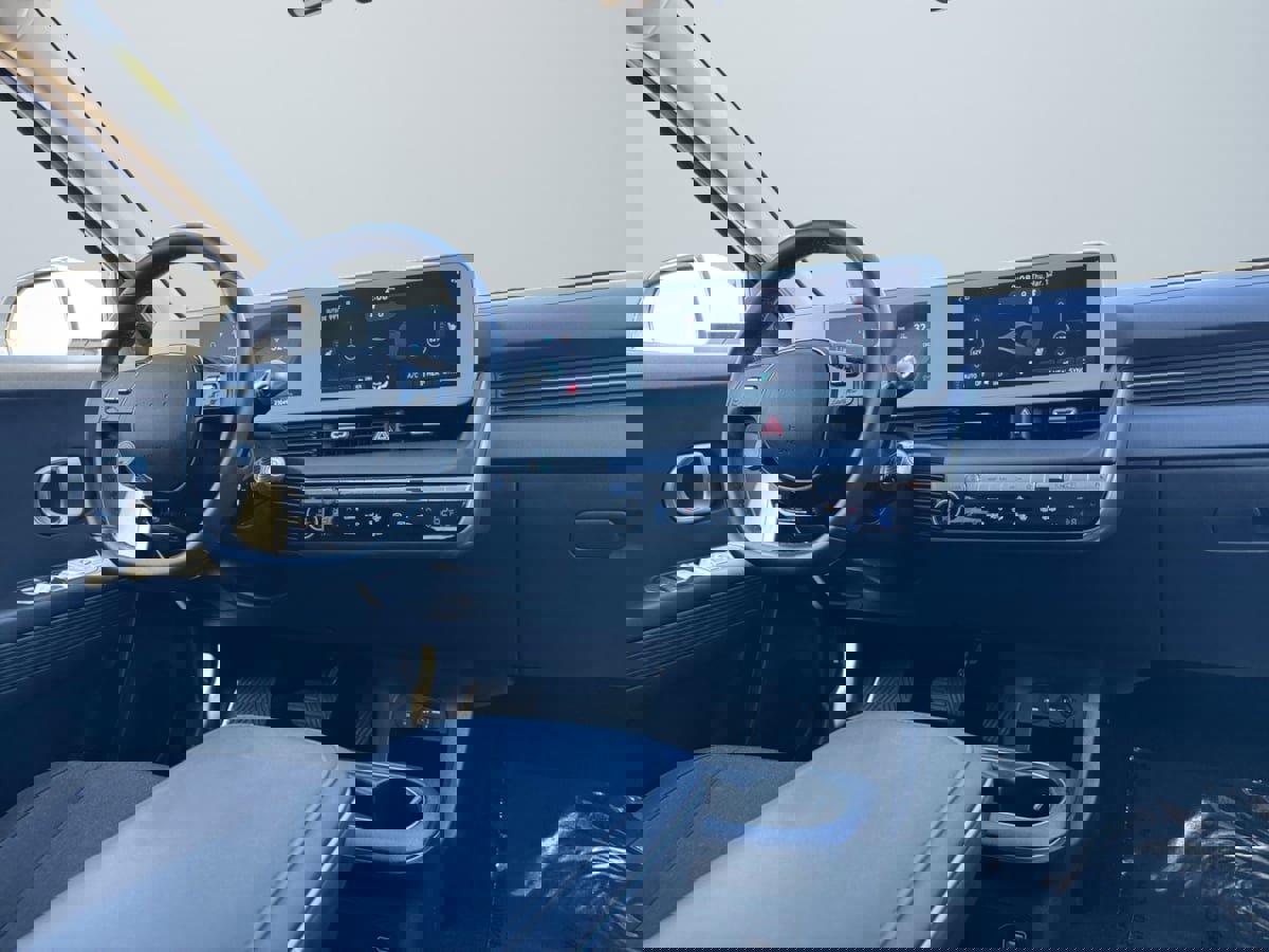 Used 2024 Hyundai Ioniq 5 SE image 14