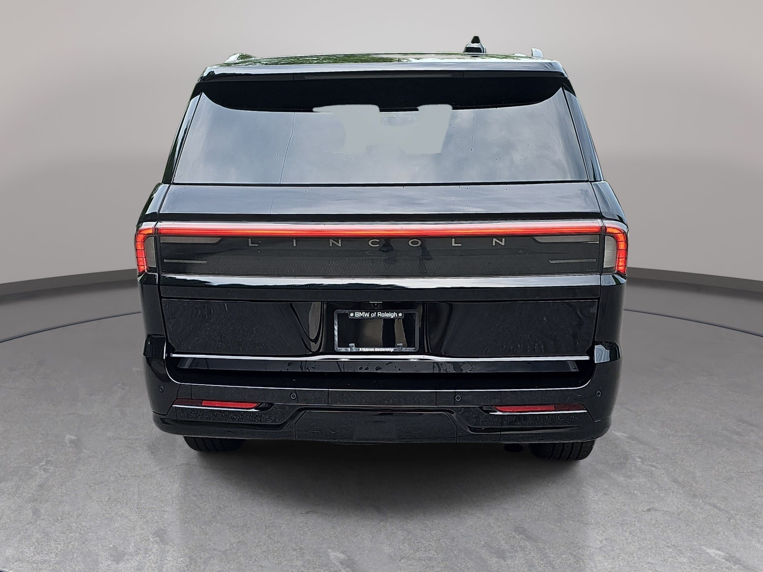 Used 2025 Lincoln Navigator Reserve w/ Jet Appearance Package AWD/4WD image 6