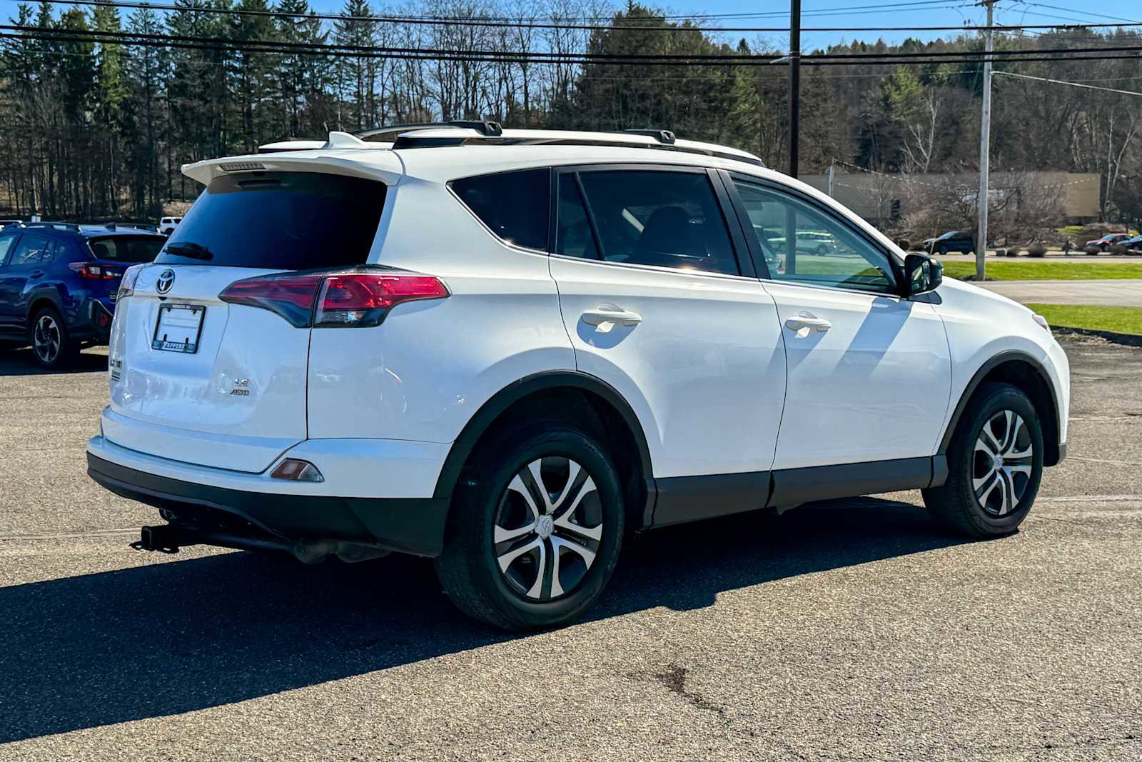 Used 2016 Toyota RAV4 LE image 3