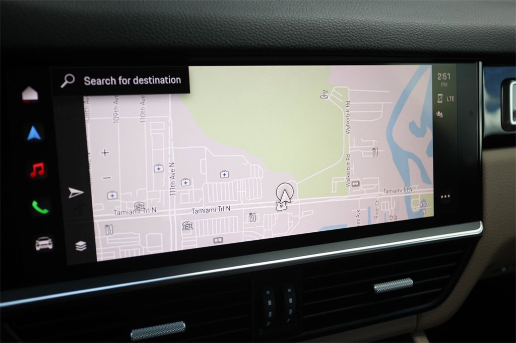 Used 2022 Porsche Cayenne Platinum Edition image 27