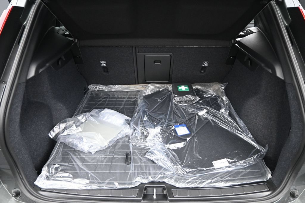New 2026 Volvo XC40 B4 Core w/ Protection Package Premier FWD image 19