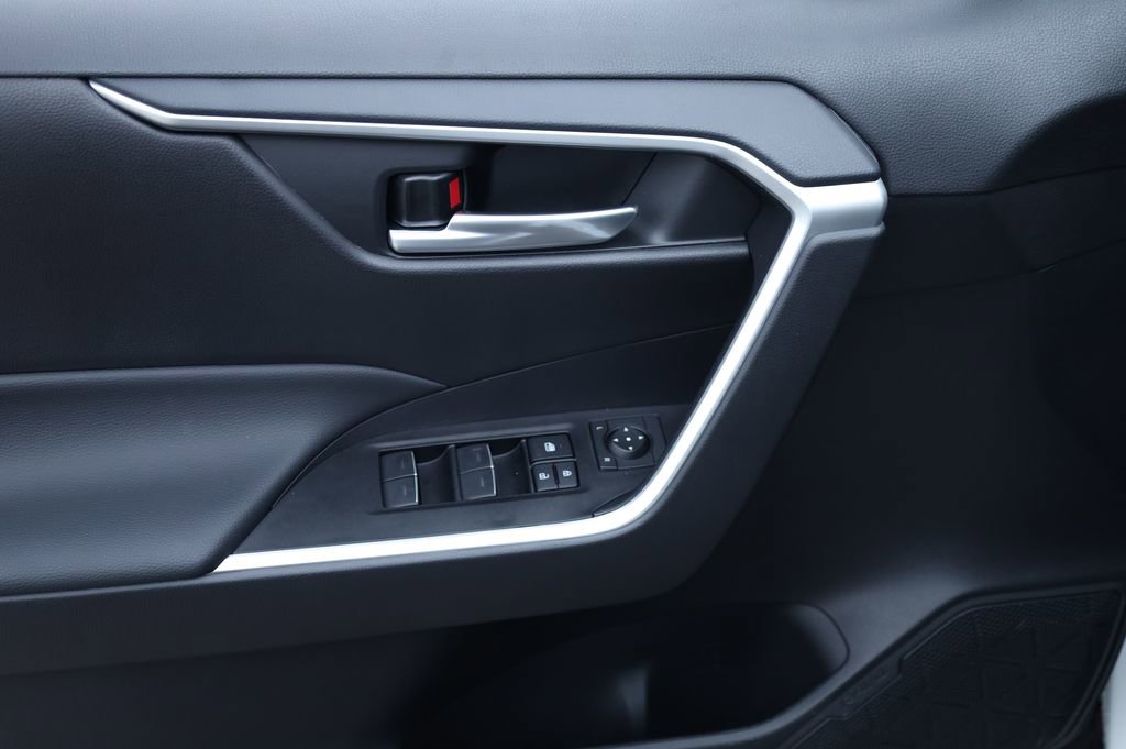 Used 2025 Toyota RAV4 XLE image 26