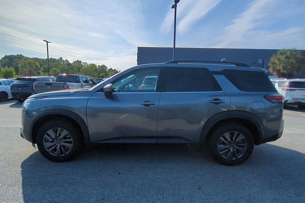 Certified 2023 Nissan Pathfinder SV FWD image 7