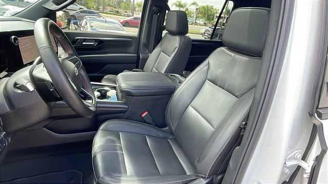 Used 2025 Chevrolet Suburban RST w/ Comfort Package AWD/4WD image 11