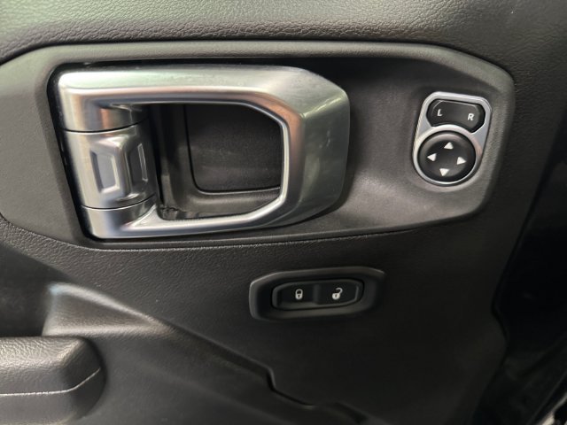 Used 2025 Jeep Wrangler Sport AWD/4WD image 28