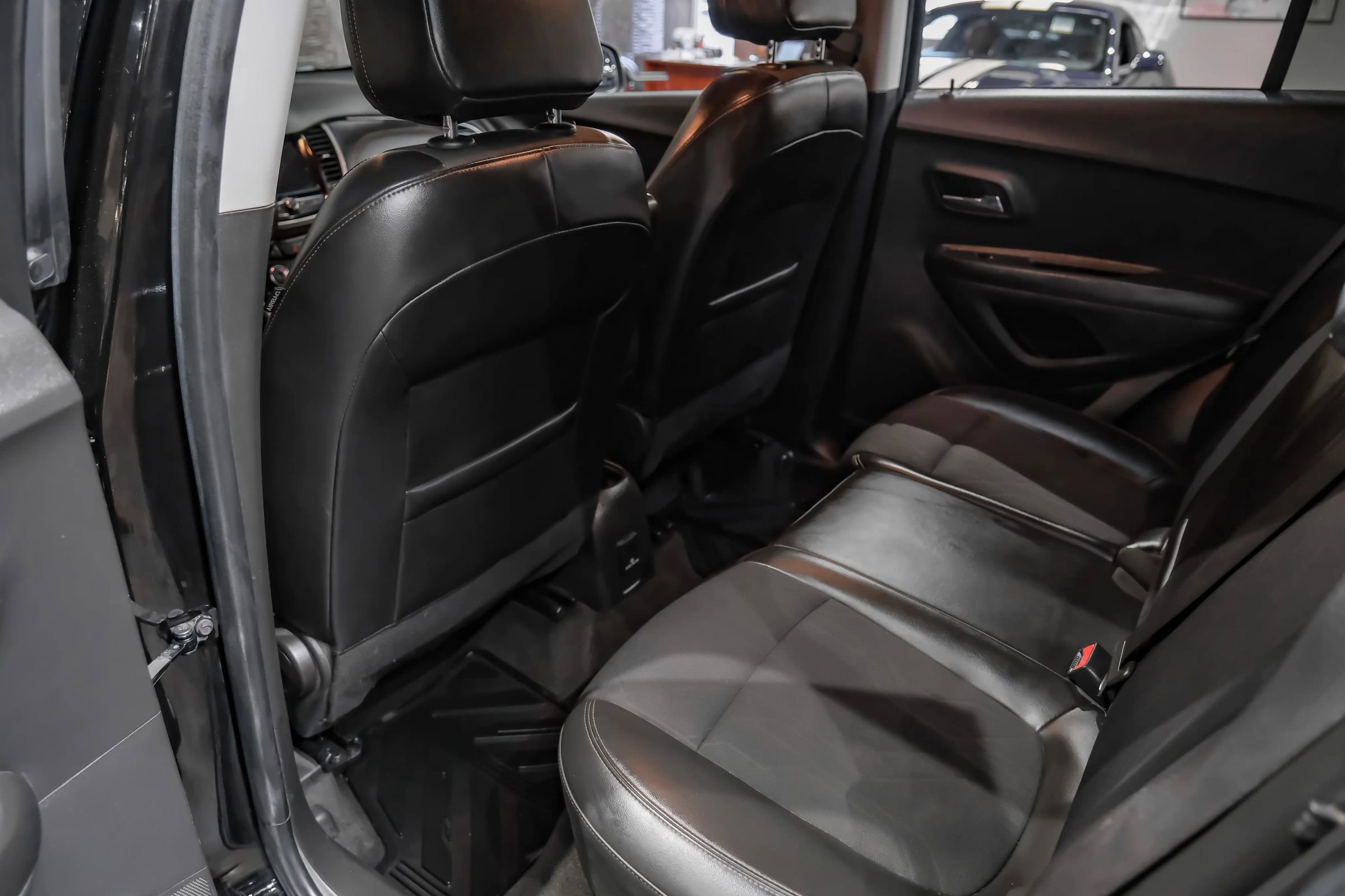 Used 2022 Chevrolet Trax LT w/ LT Convenience Package image 30