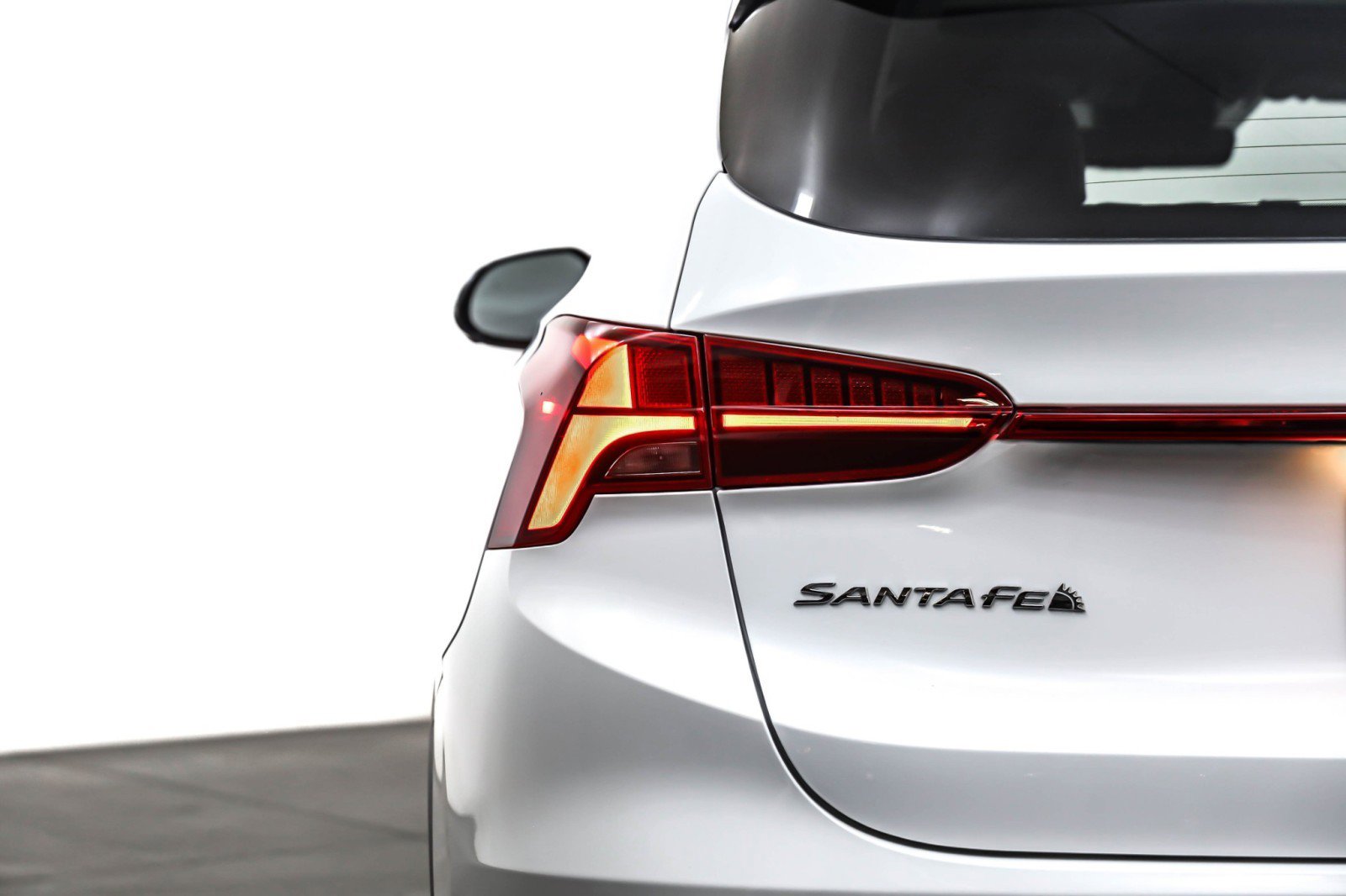 Used 2023 Hyundai Santa Fe Limited w/ Cargo Package image 15