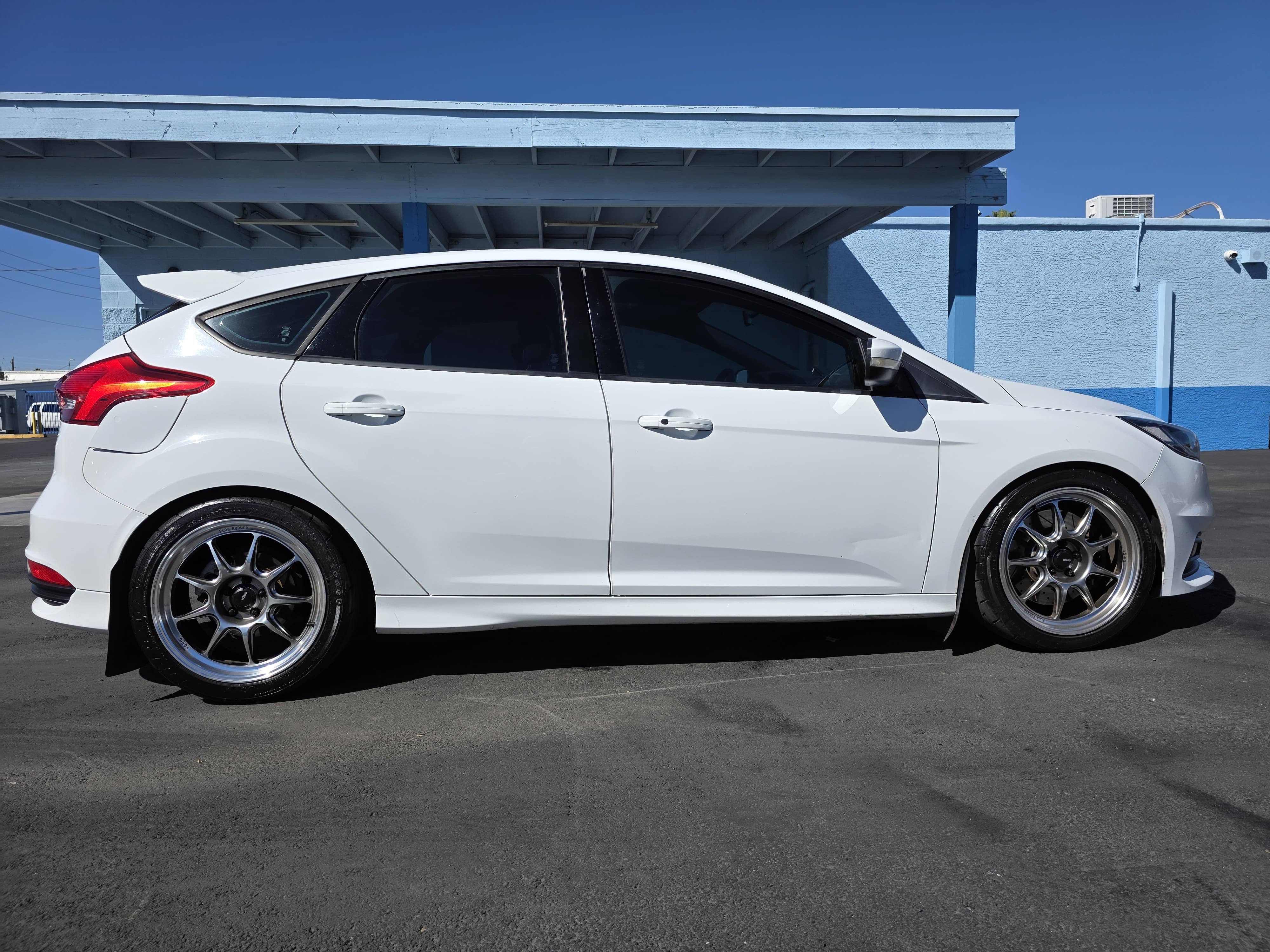 Used 2016 Ford Focus ST FWD image 2