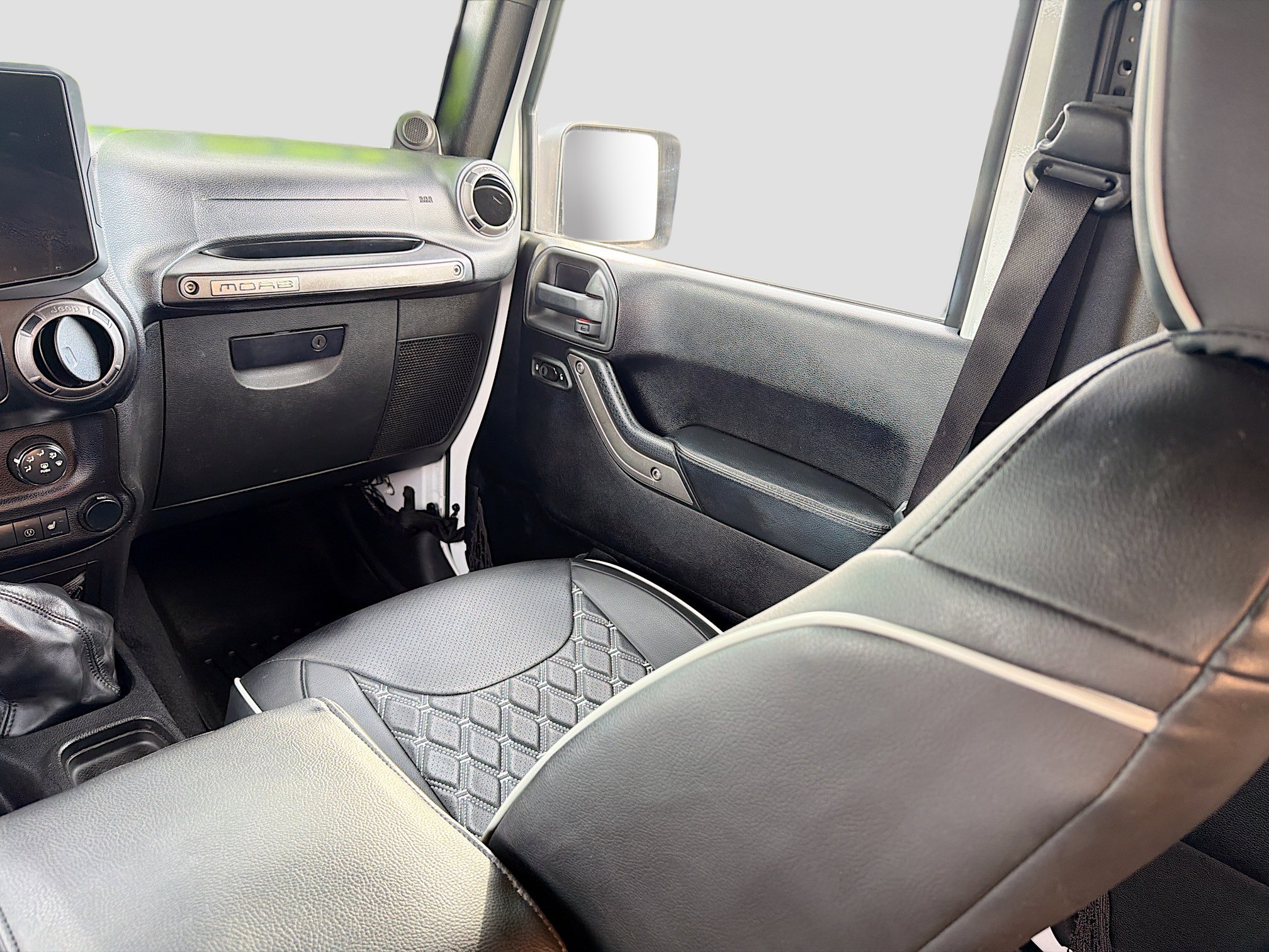 Used 2013 Jeep Wrangler Unlimited Sahara image 21