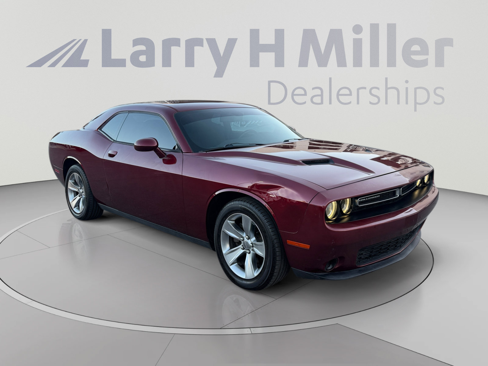 Used 2017 Dodge Challenger SXT RWD image 7