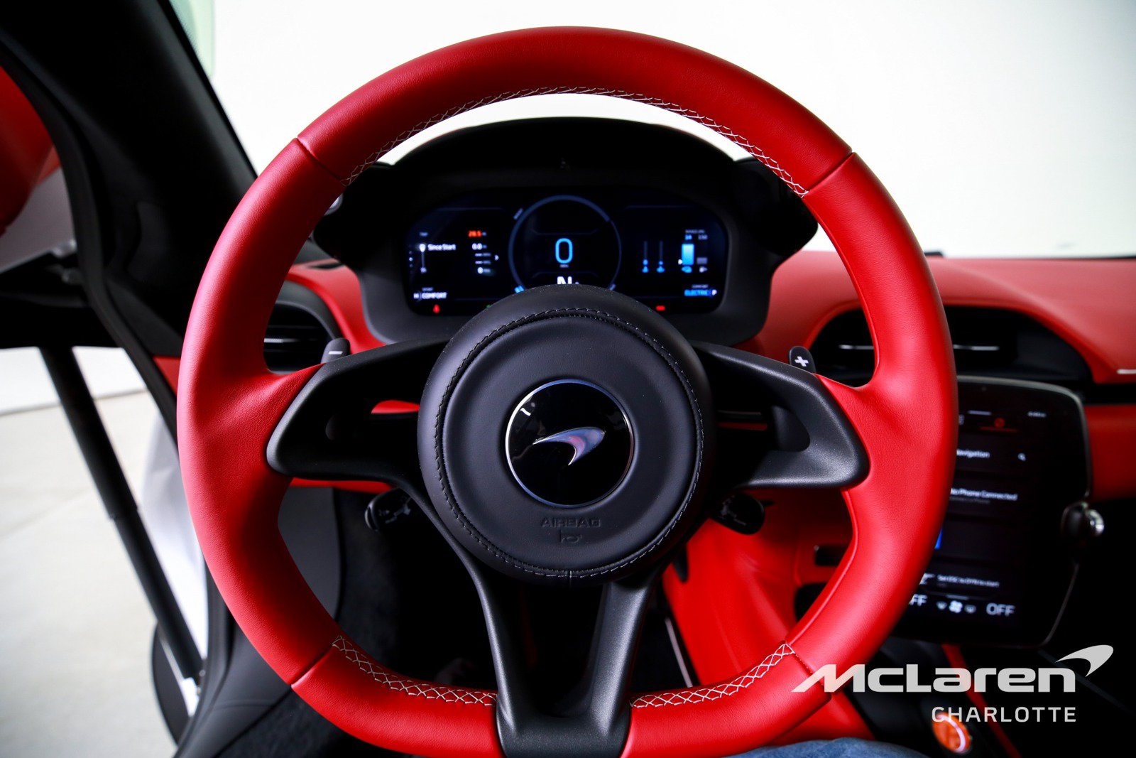 Used 2025 McLaren Artura RWD image 14