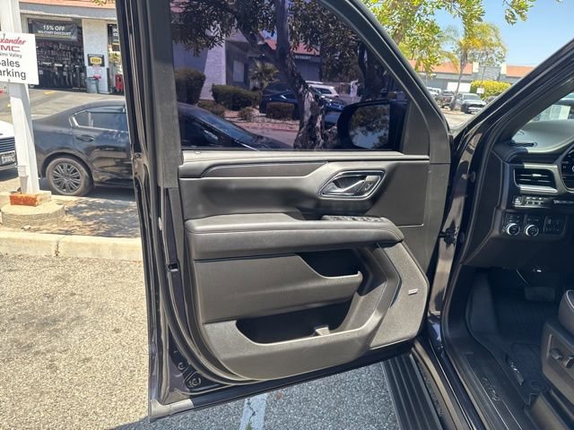 Used 2023 GMC Yukon XL AT4 w/ AT4 Premium Plus Package AWD/4WD image 11