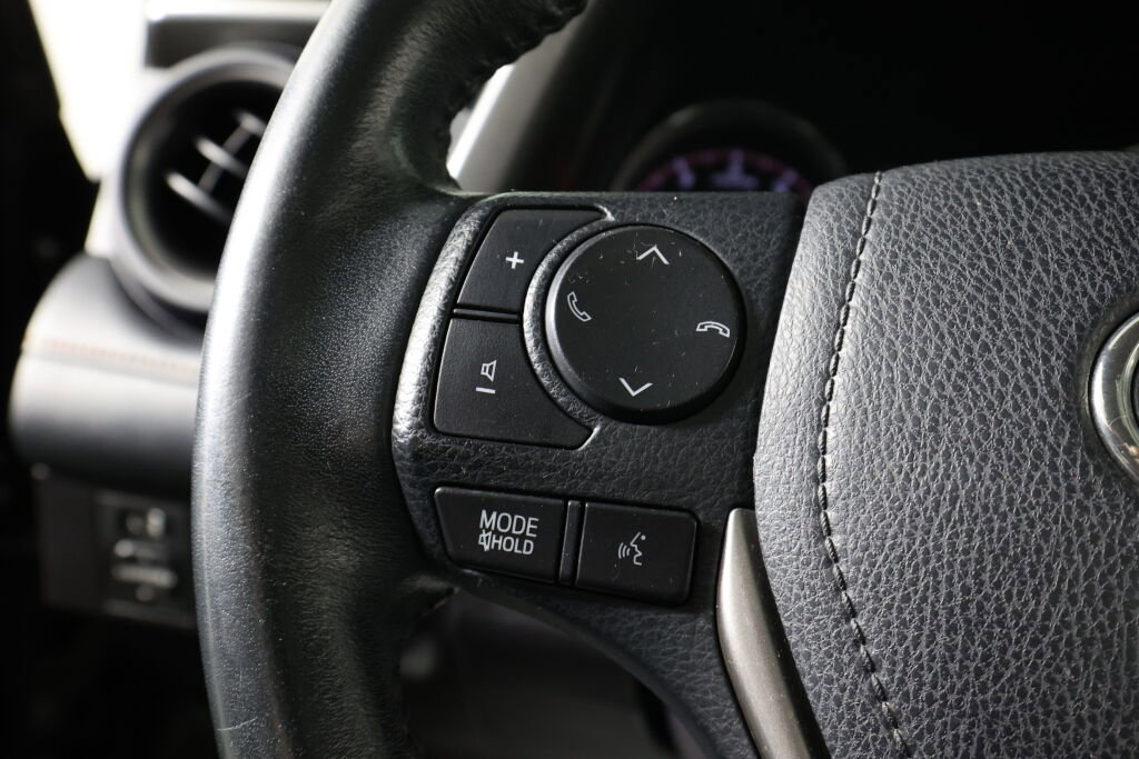 Used 2016 Toyota RAV4 SE image 33