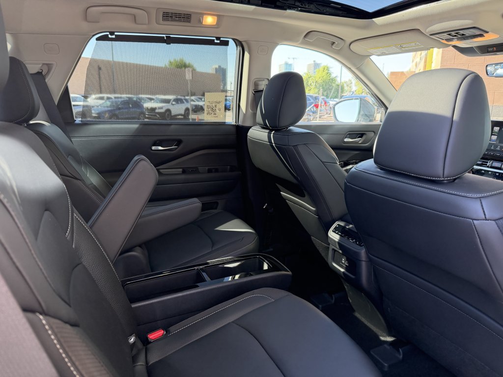 Used 2025 Nissan Pathfinder SL w/ SL Premium Package FWD image 40