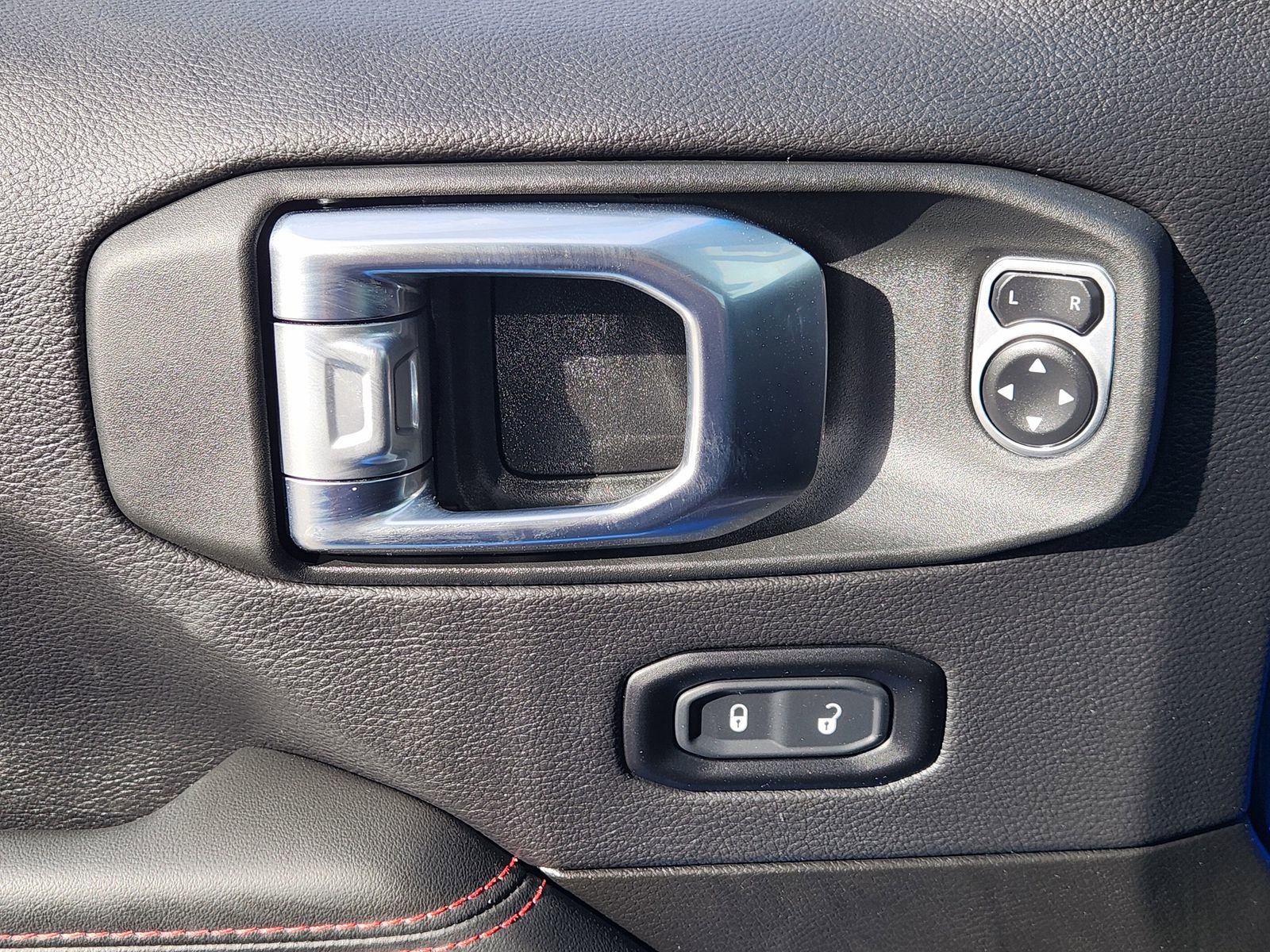 Used 2025 Jeep Wrangler Unlimited Rubicon image 29