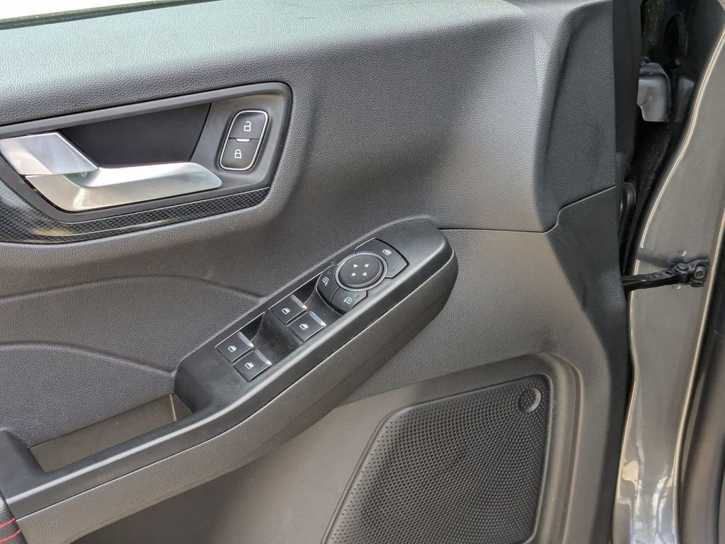 Used 2025 Ford Escape ST-Line AWD/4WD image 13