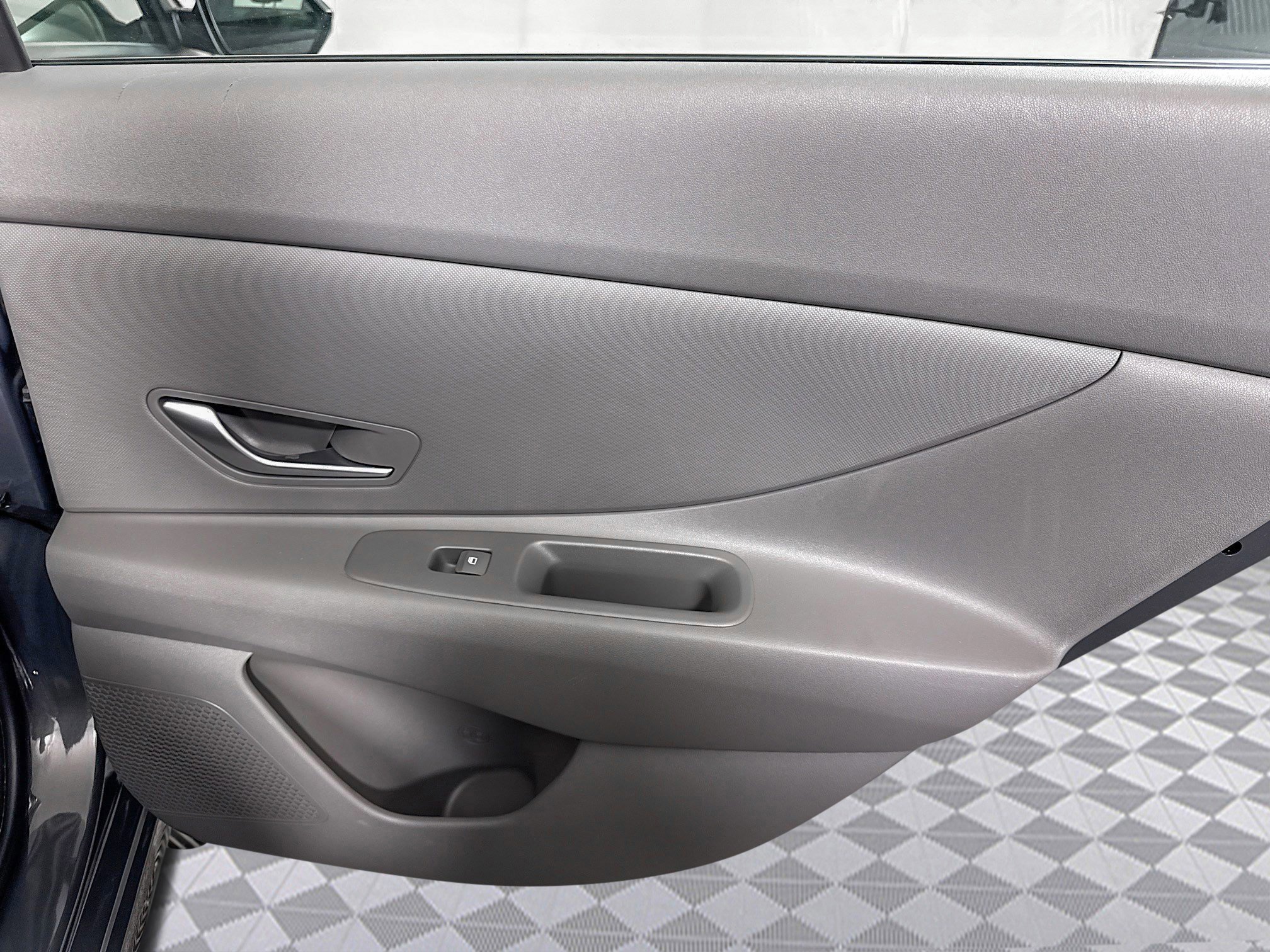 Used 2025 Hyundai Elantra SE image 27