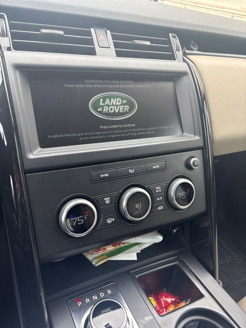 Used 2019 Land Rover Discovery SE AWD/4WD image 9