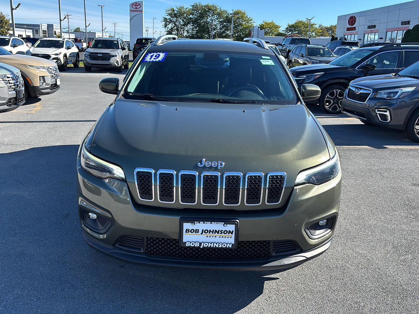 Used 2019 Jeep Cherokee Latitude Plus w/ Cold Weather Group AWD/4WD image 8