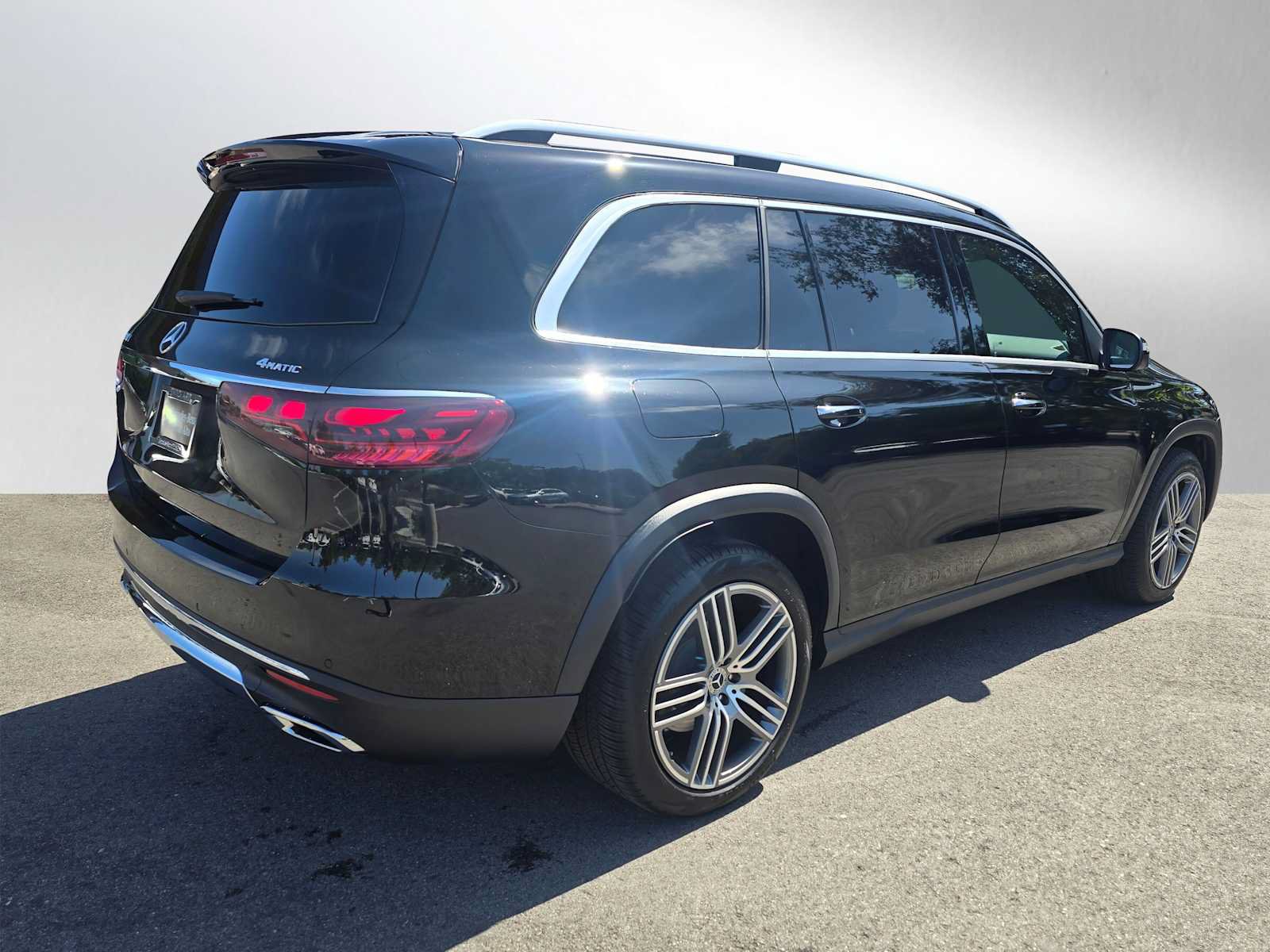 Used 2026 Mercedes-Benz GLS 450 4MATIC image 3