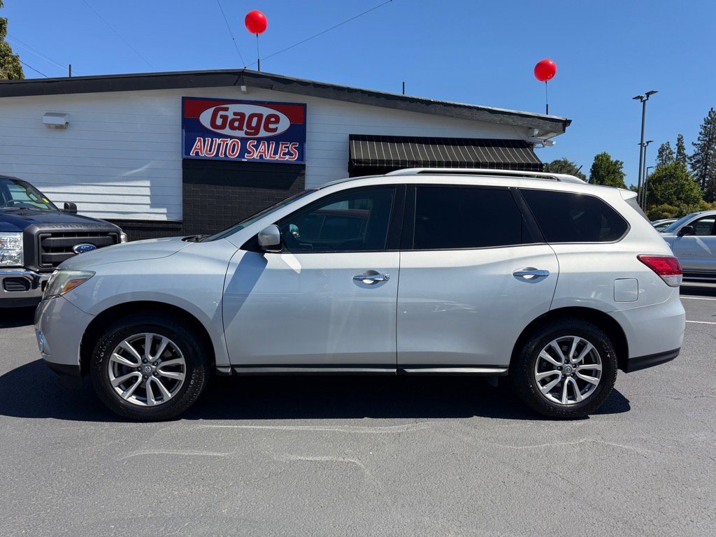 Used 2016 Nissan Pathfinder SV image 3
