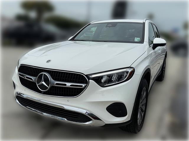 Used 2025 Mercedes-Benz GLC 300 image 3