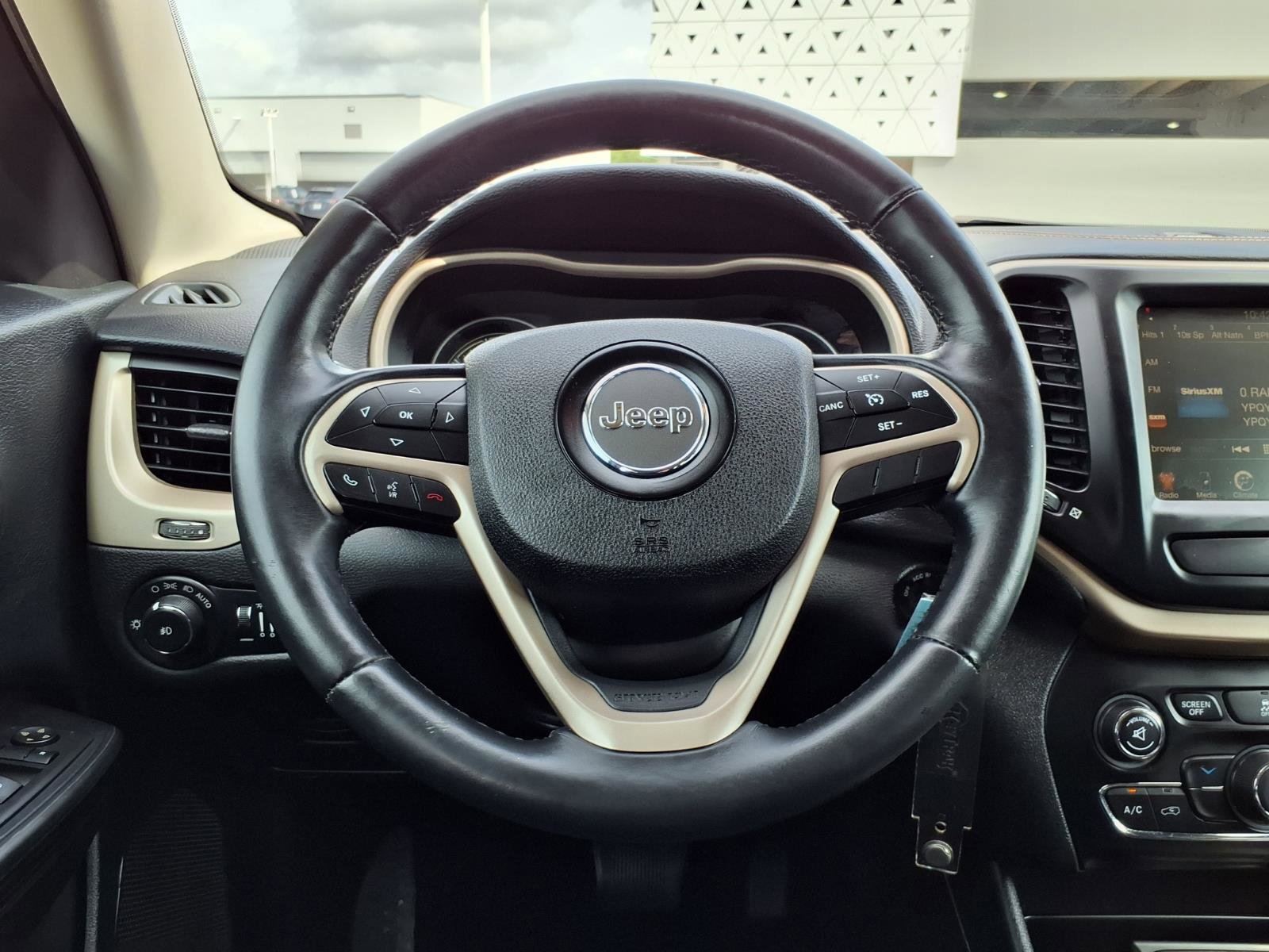 Used 2015 Jeep Cherokee Latitude FWD image 15