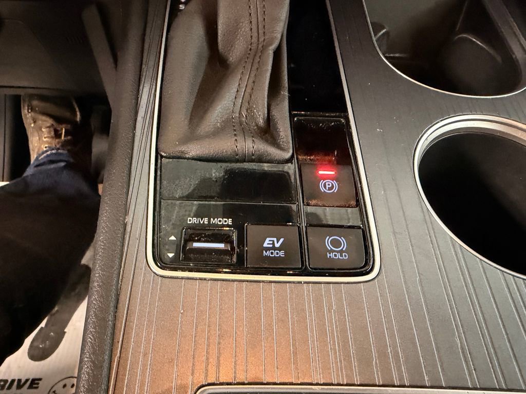 Used 2023 Toyota Sienna XSE image 28