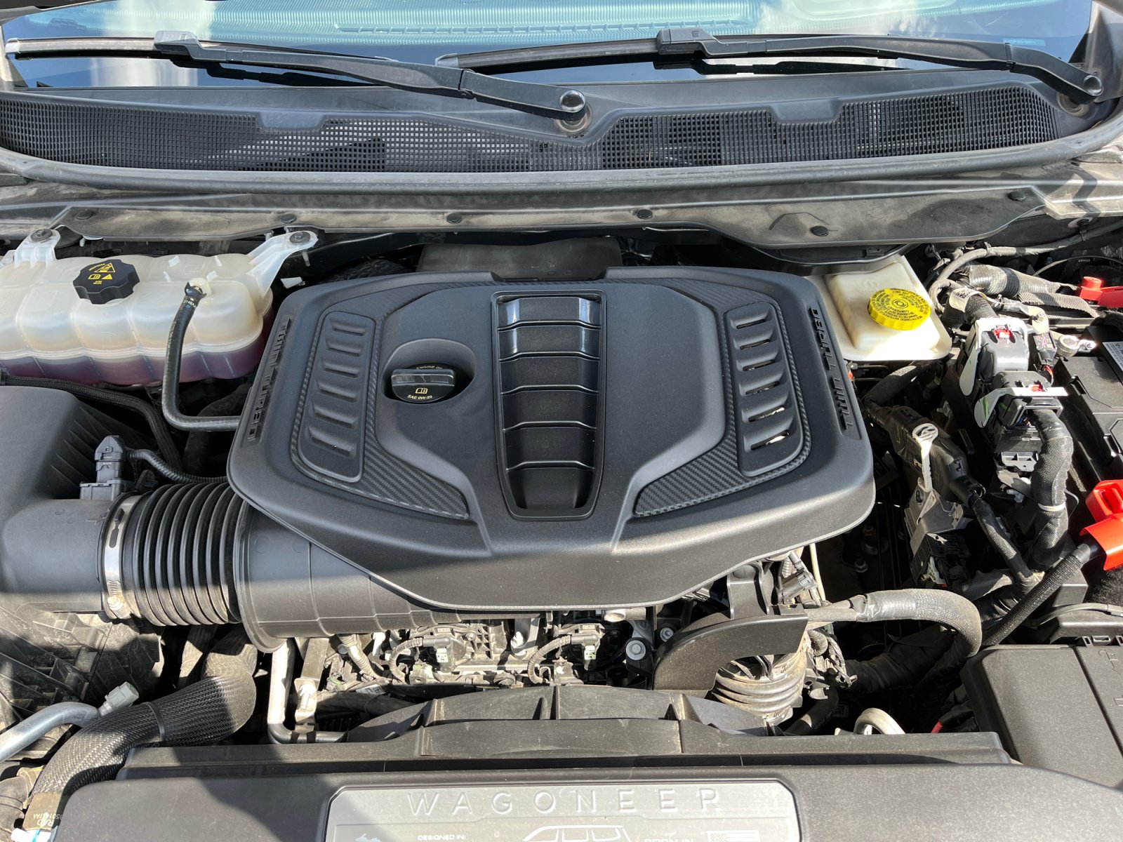 Used 2024 Jeep Wagoneer Series III AWD/4WD image 9
