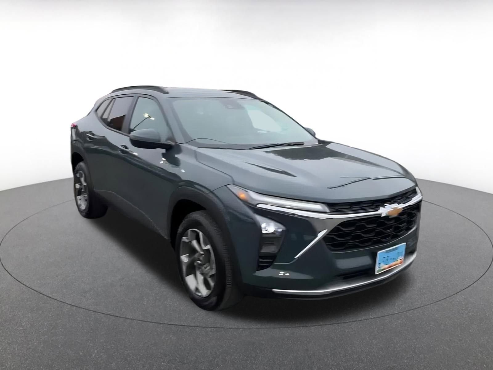 Used 2025 Chevrolet Trax LT image 3