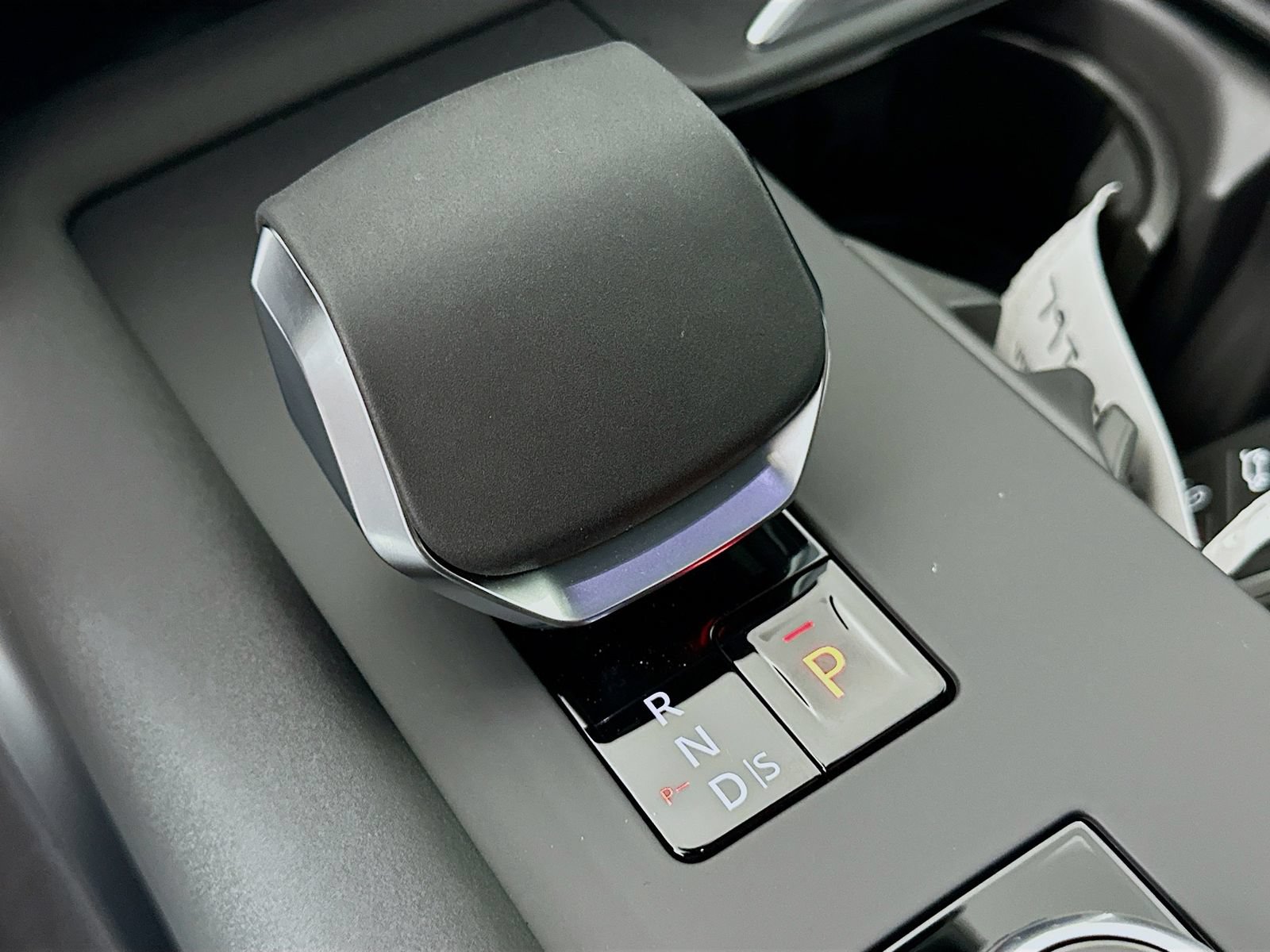 New 2026 Land Rover Discovery Limited Edition AWD/4WD image 29