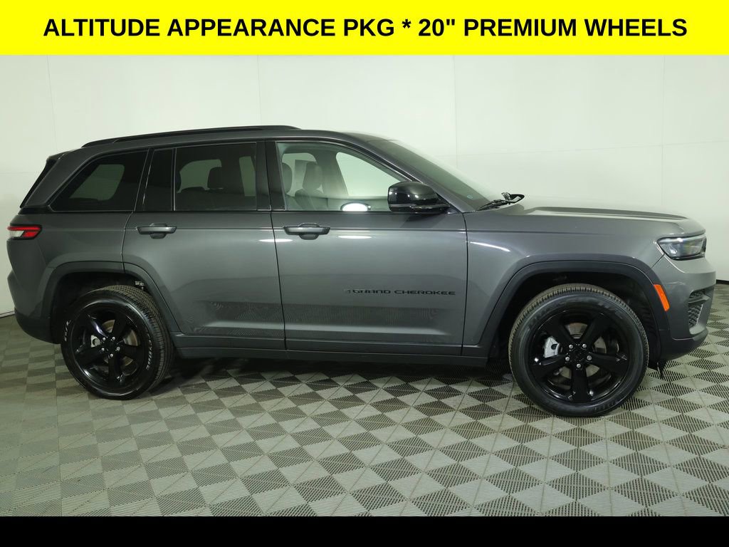 Used 2023 Jeep Grand Cherokee Altitude image 5