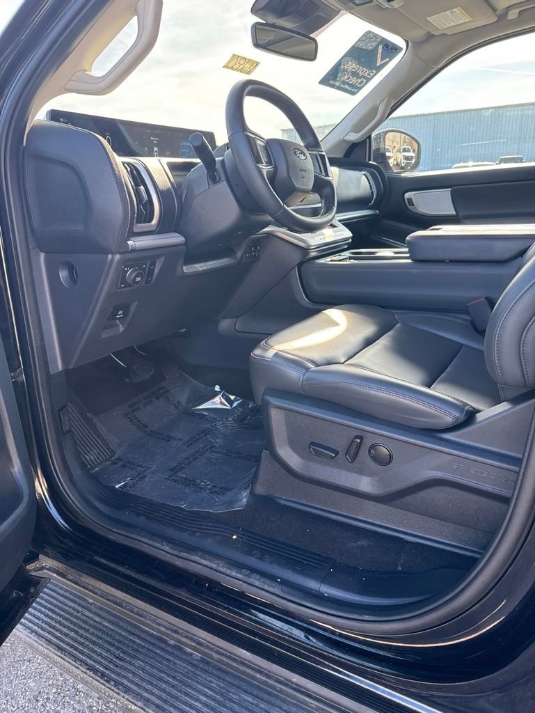 Certified 2025 Ford Expedition Active AWD/4WD image 3