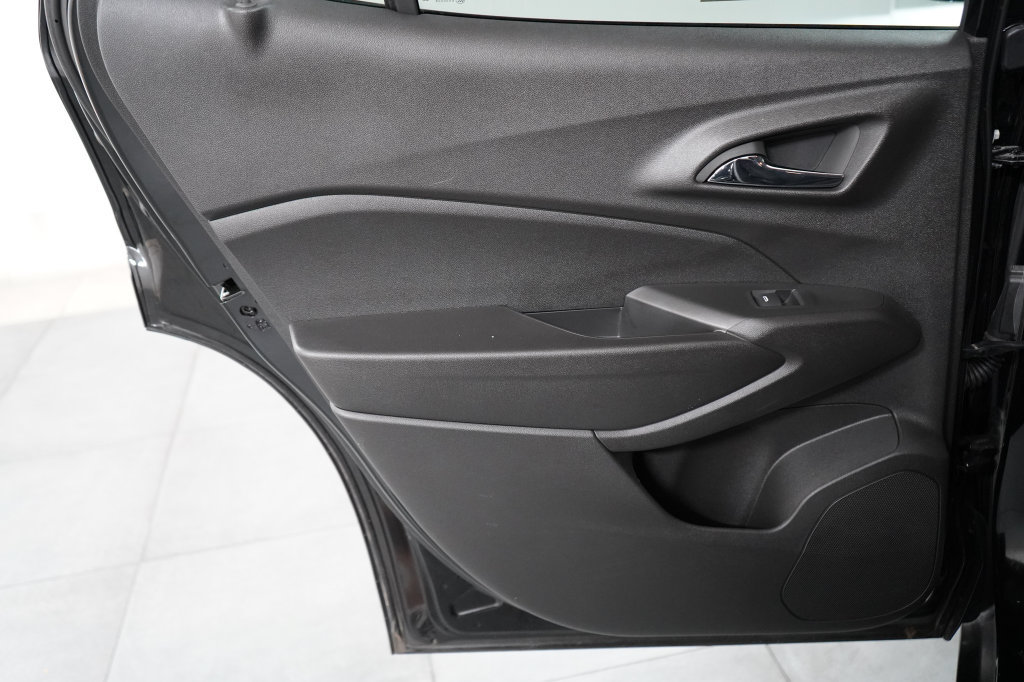 Used 2024 Chevrolet Trax LT w/ Sunroof Package FWD image 29