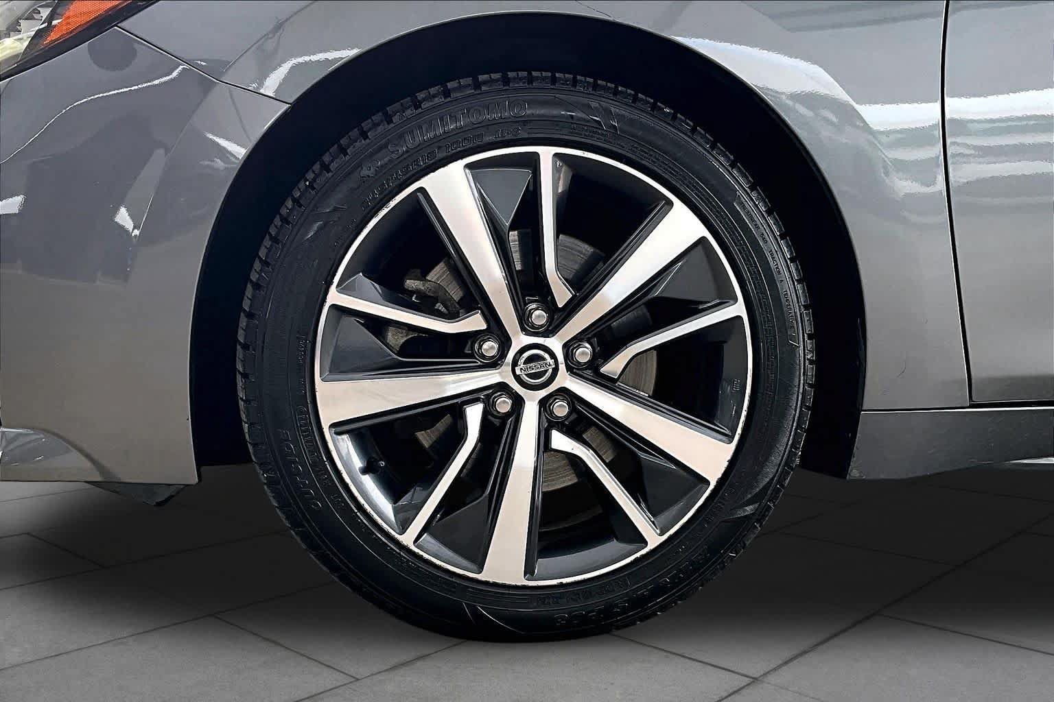 Used 2020 Nissan Maxima 3.5 SV w/ Floor Mat Group FWD image 11