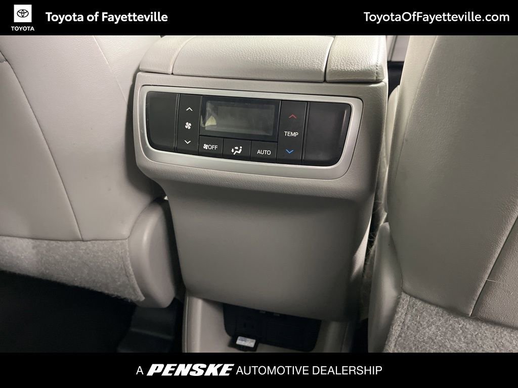 Used 2019 Toyota Highlander XLE FWD image 17