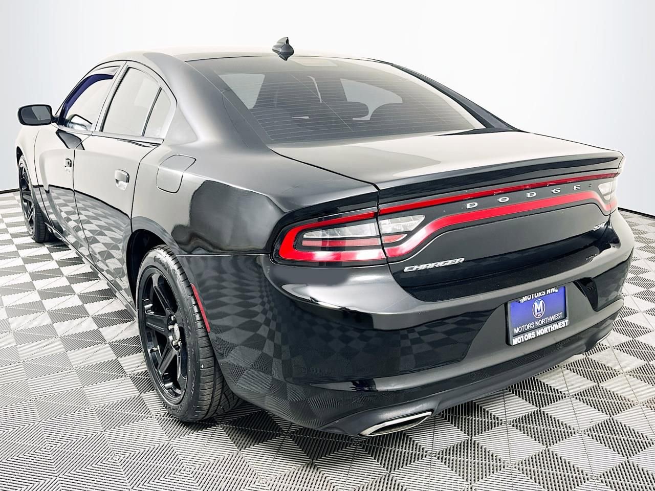 Used 2016 Dodge Charger SXT RWD image 9