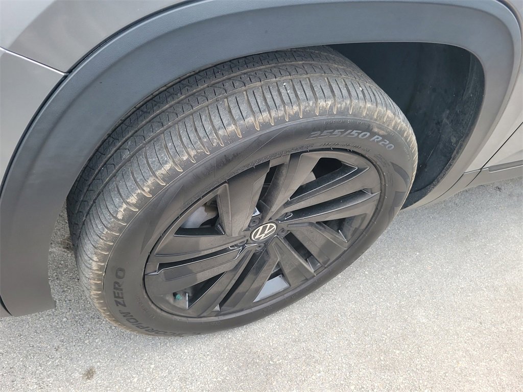 Used 2022 Volkswagen Atlas Cross Sport SE image 3