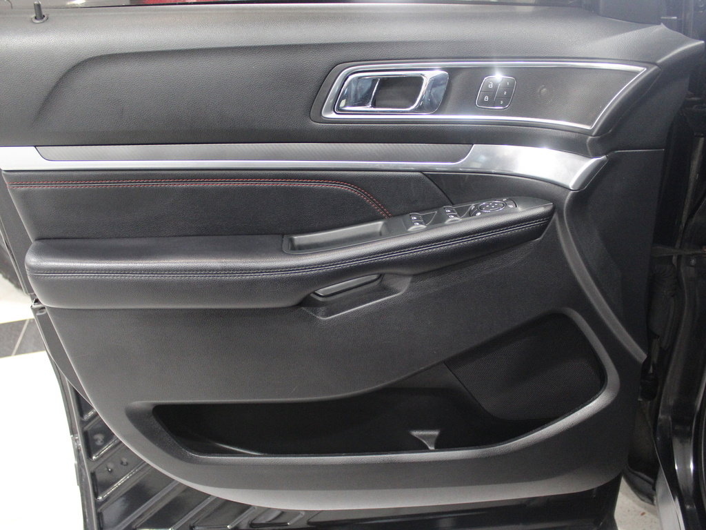 Used 2018 Ford Explorer Sport w/ Equipment Group 401A image 15