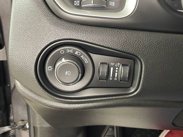 Used 2021 Jeep Renegade Latitude w/ Convenience Group image 16