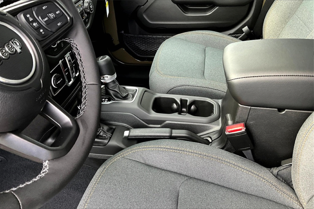 New 2025 Jeep Gladiator Sport AWD/4WD image 15
