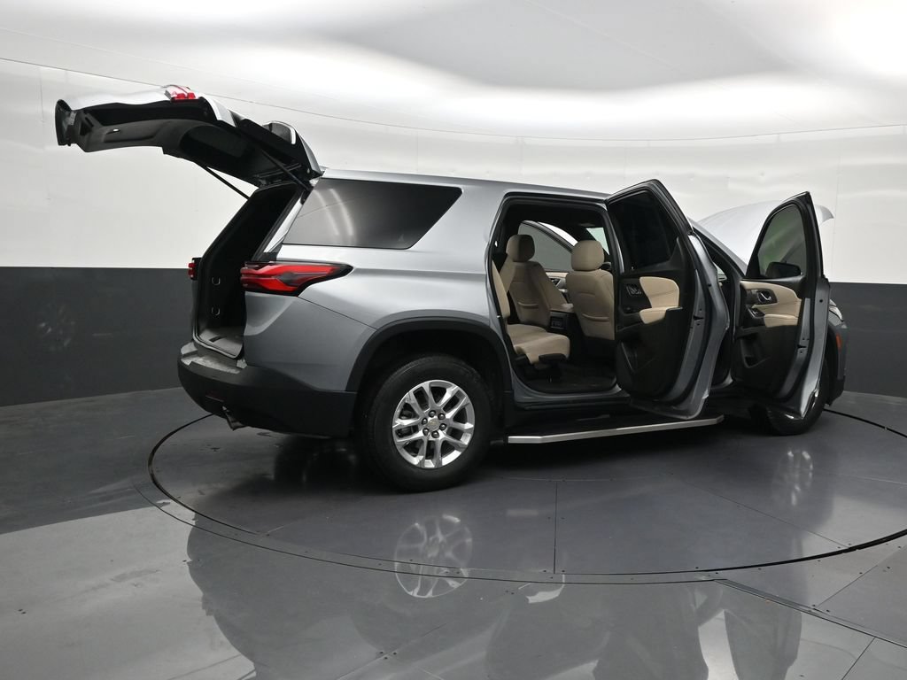 Used 2023 Chevrolet Traverse LS FWD image 32