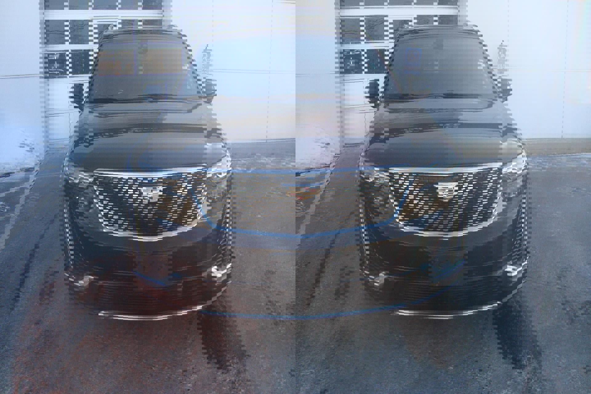 Used 2023 Cadillac XT6 Premium Luxury w/ Technology Package image 2