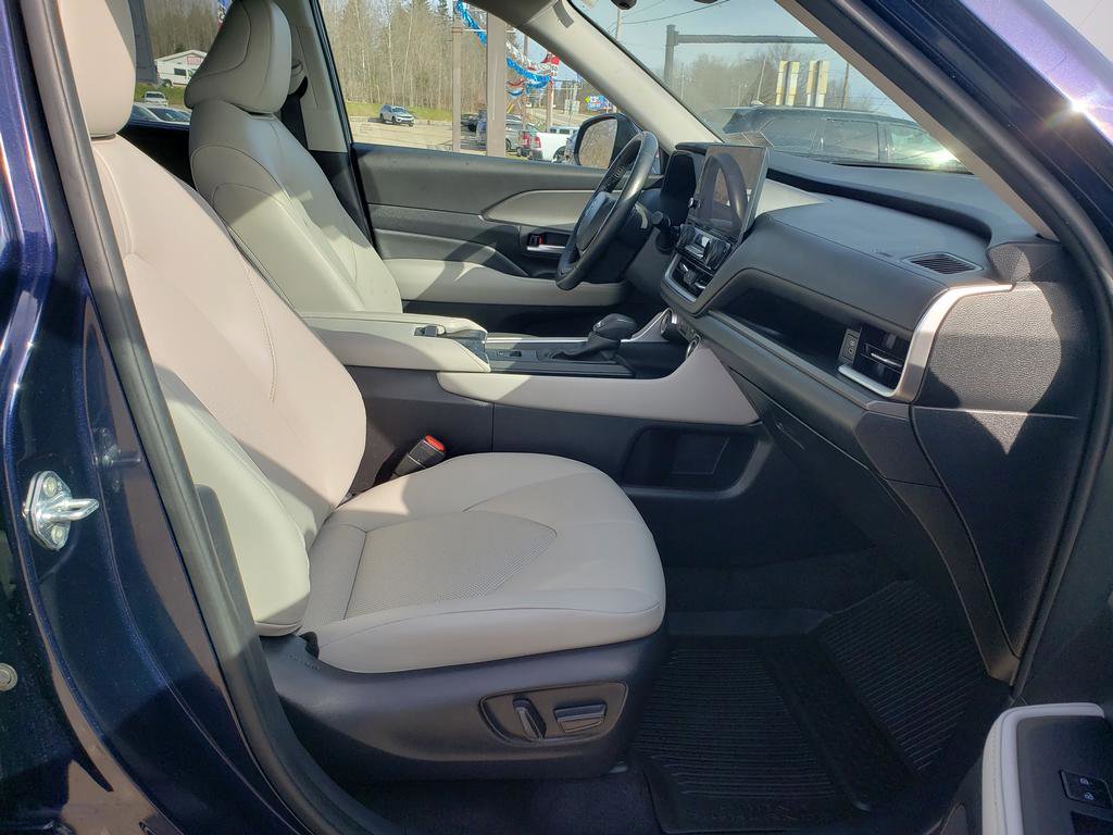 Used 2024 Toyota Grand Highlander XLE image 17