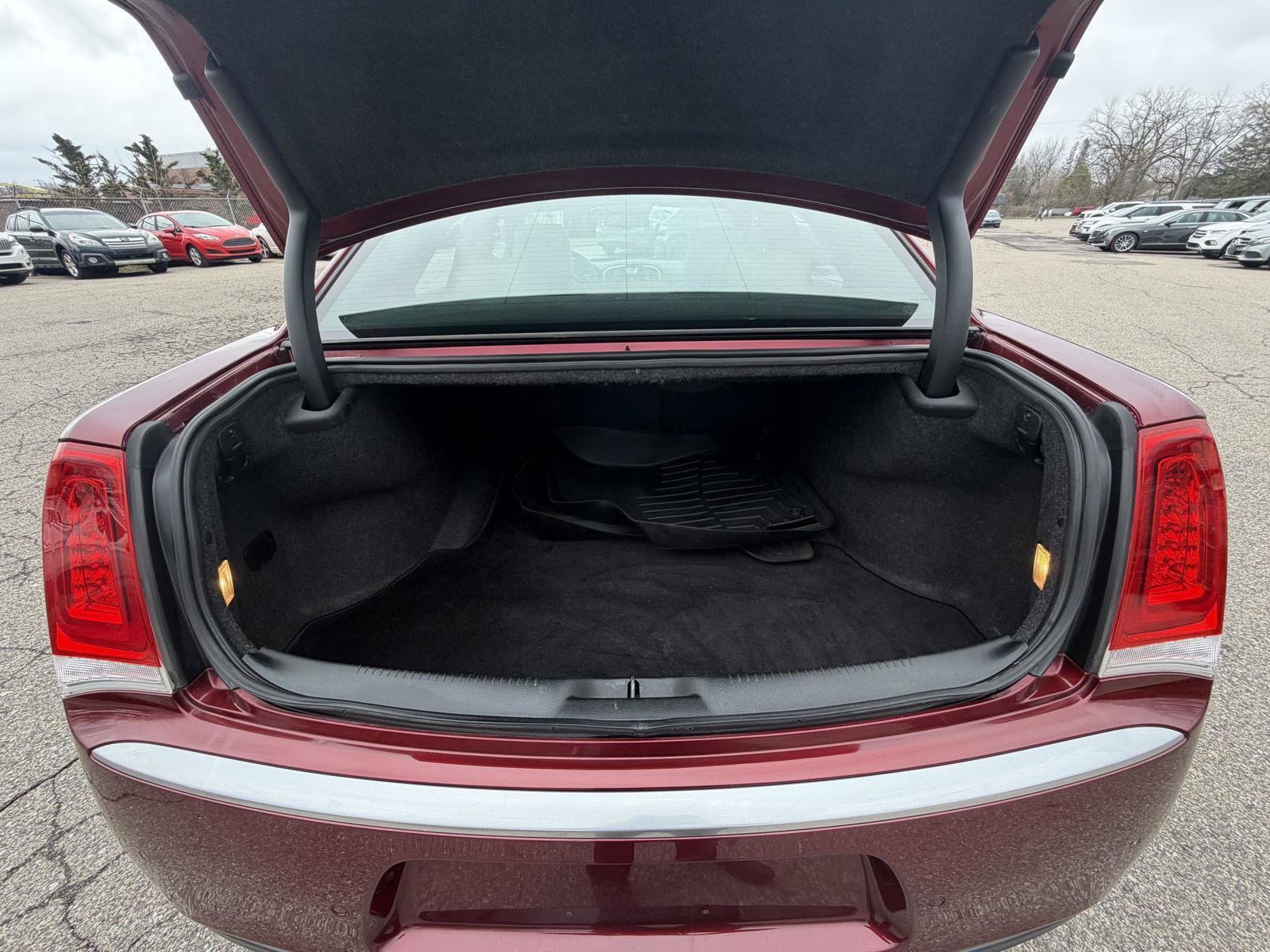 Used 2018 Chrysler 300 C w/ Sun, Sound & Nav Package image 31