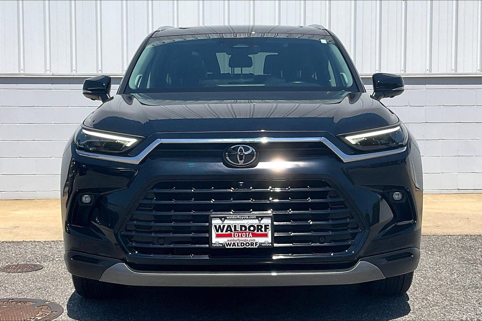 Used 2024 Toyota Grand Highlander AWD image 3