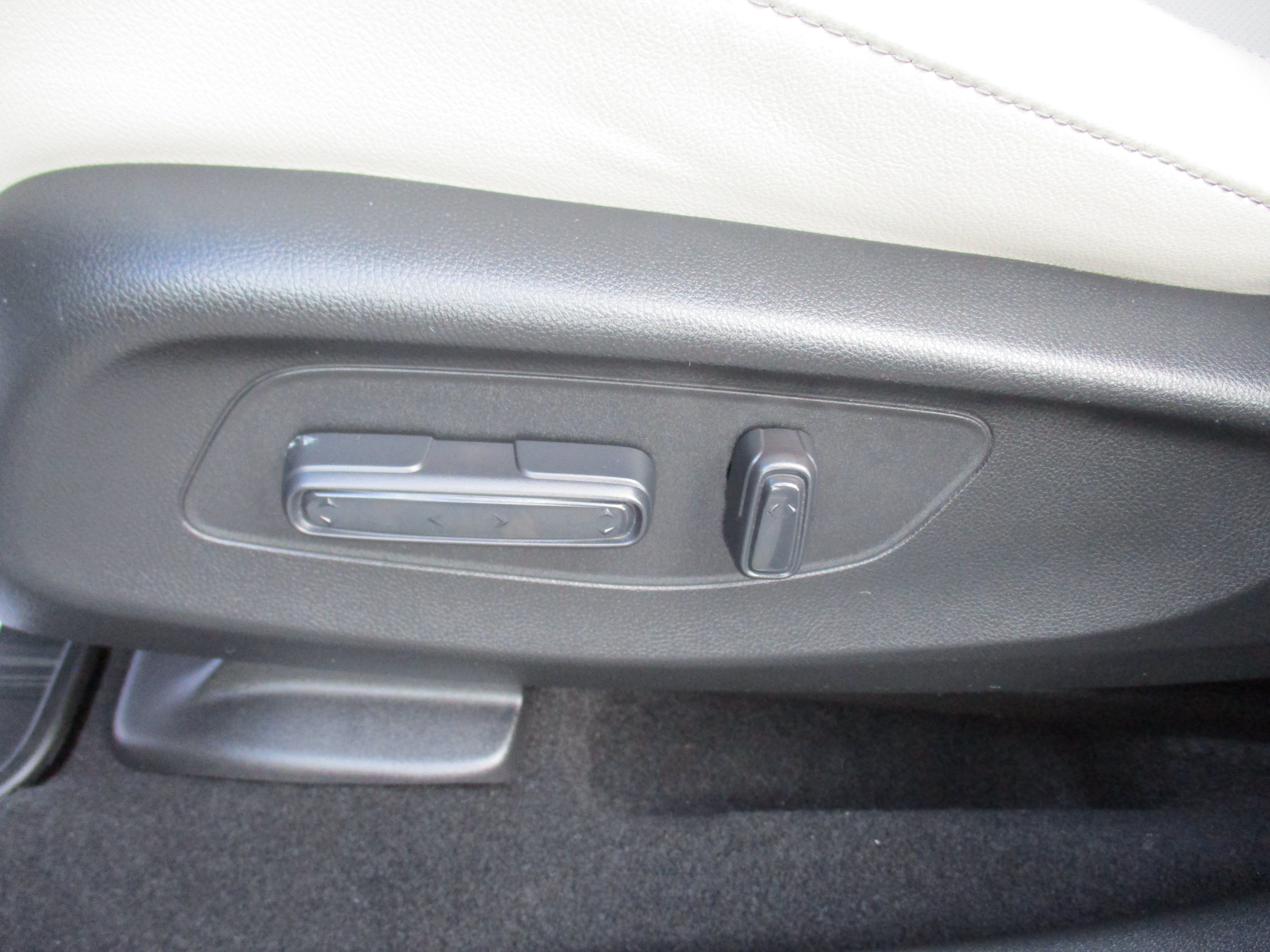 Certified 2024 Honda HR-V EX-L image 17