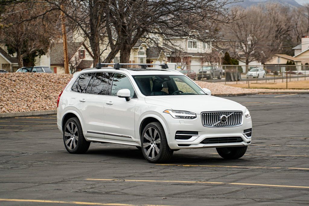Used 2024 Volvo XC90 T8 Ultimate w/ Lounge Package image 3