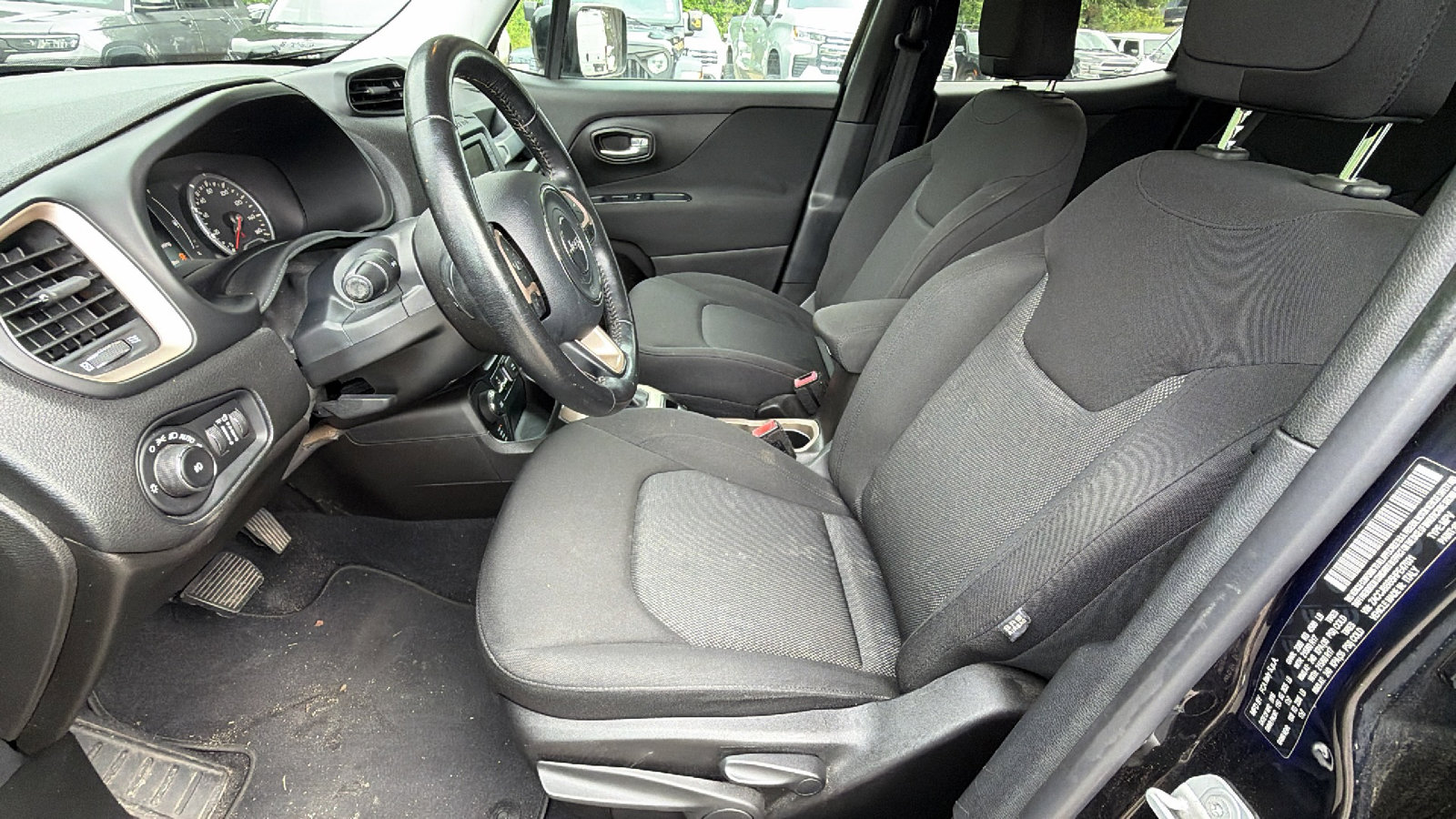 Used 2017 Jeep Renegade Latitude AWD/4WD image 16